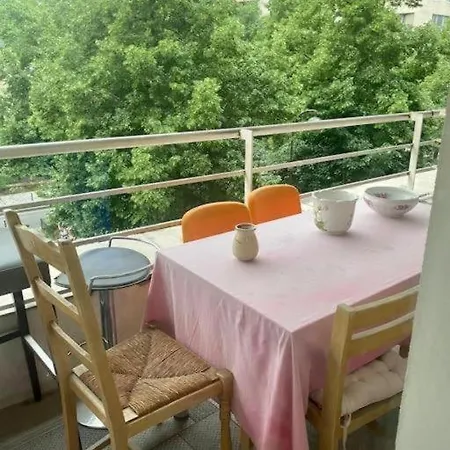 Cosy A Balcon Tour Eiffel Et Parking 公寓